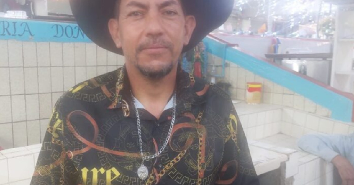 Ajijic neighbors support Berry Man after blockade loss