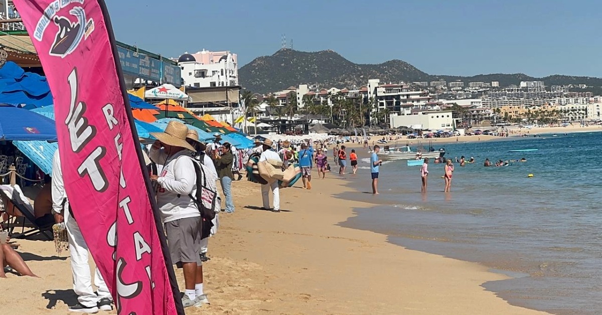 Businesses press Los Cabos to curb unpermitted vending