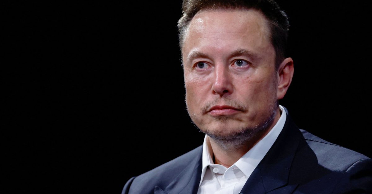 Sheinbaum weighs legal action after Musk cartel post on X