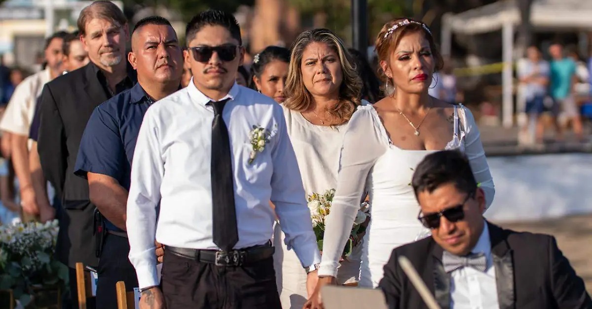 Chapala collective weddings draw crowds to malecón