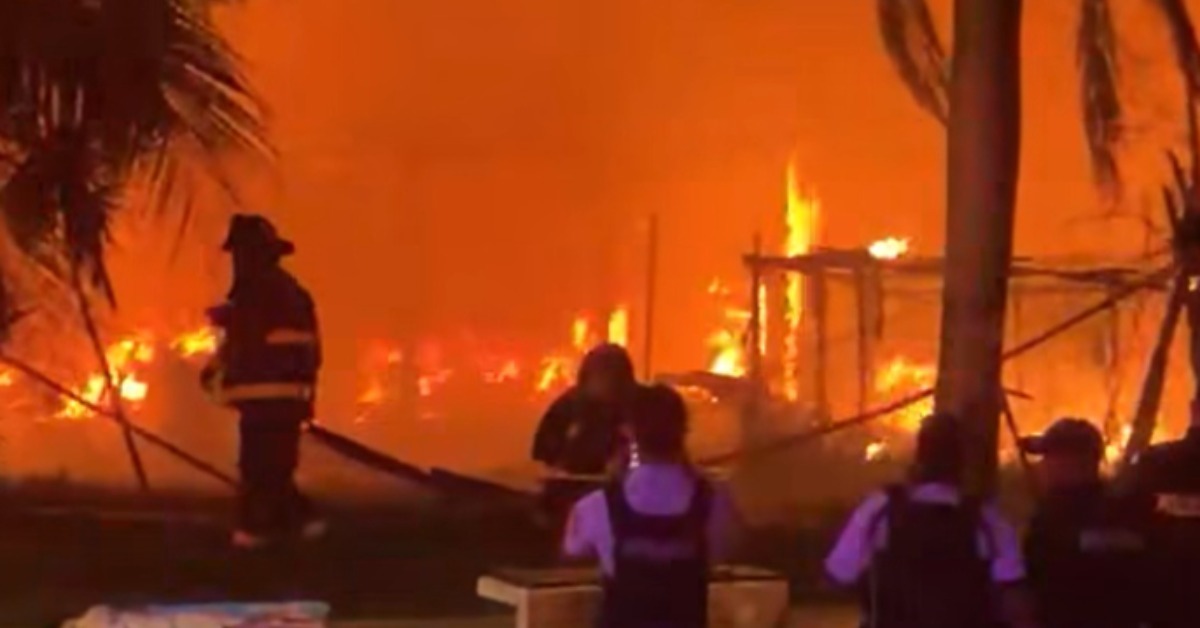 Fire Destroys Five Palapas on Playa del Carmen Main Road
