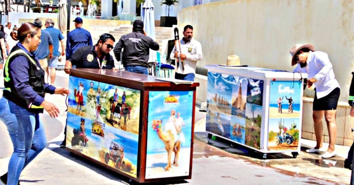 Los Cabos Removes 16 Illegal Marina Tourist Booths Los Cabos Removes 16 Illegal Marina Tourist Booths