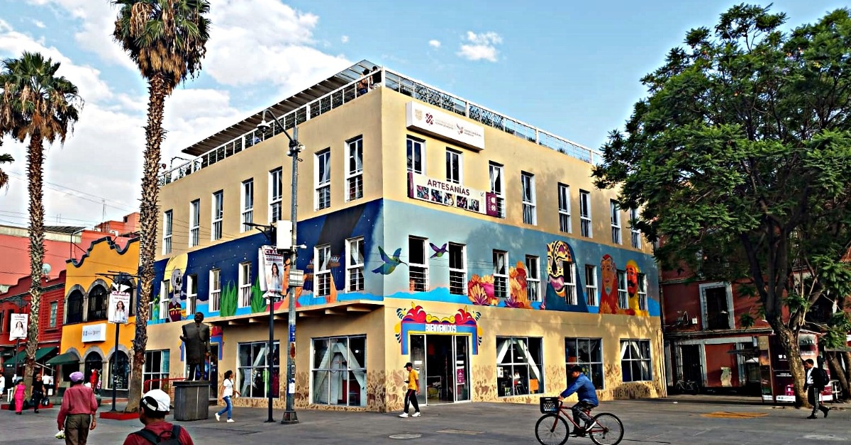 Mexico City extends free tours through historic barrios