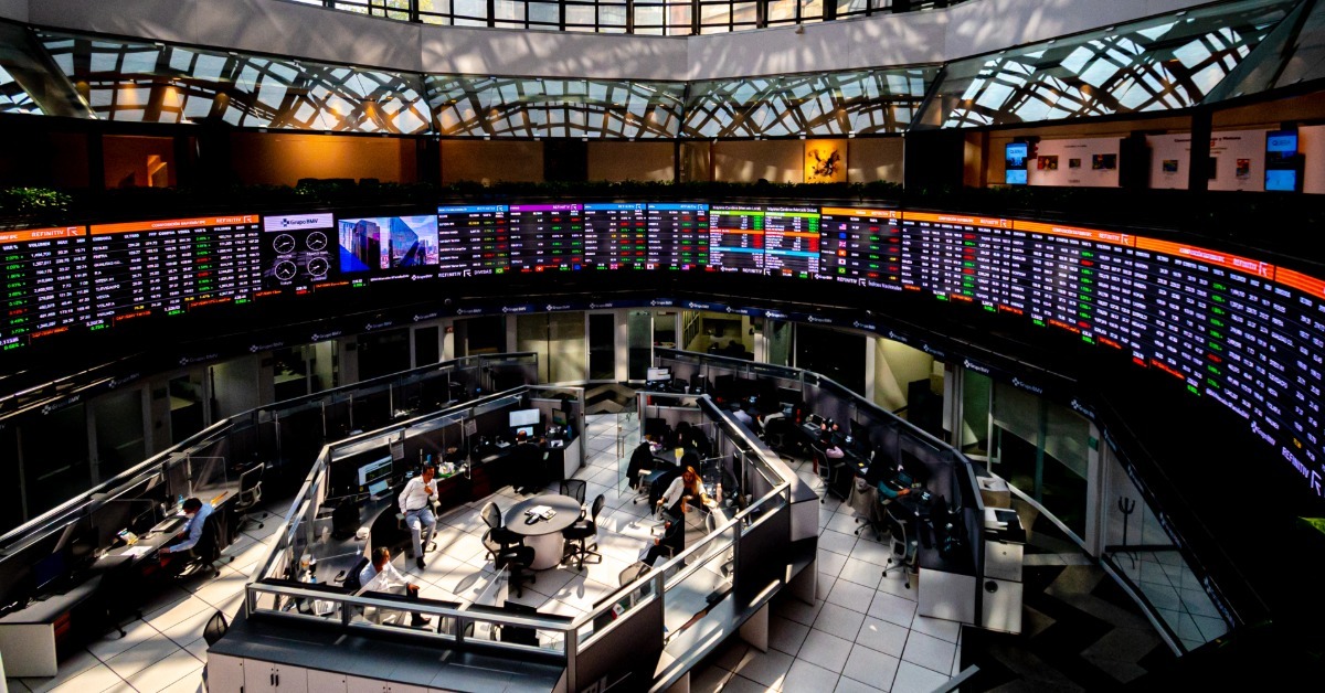 Peso and BMV log worst day in 11 months as oil rises