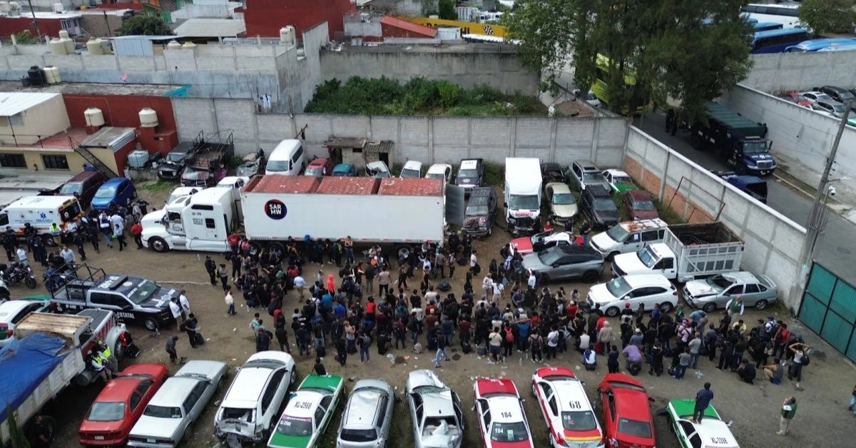 Police rescue 229 migrants packed into trailer in Veracruz