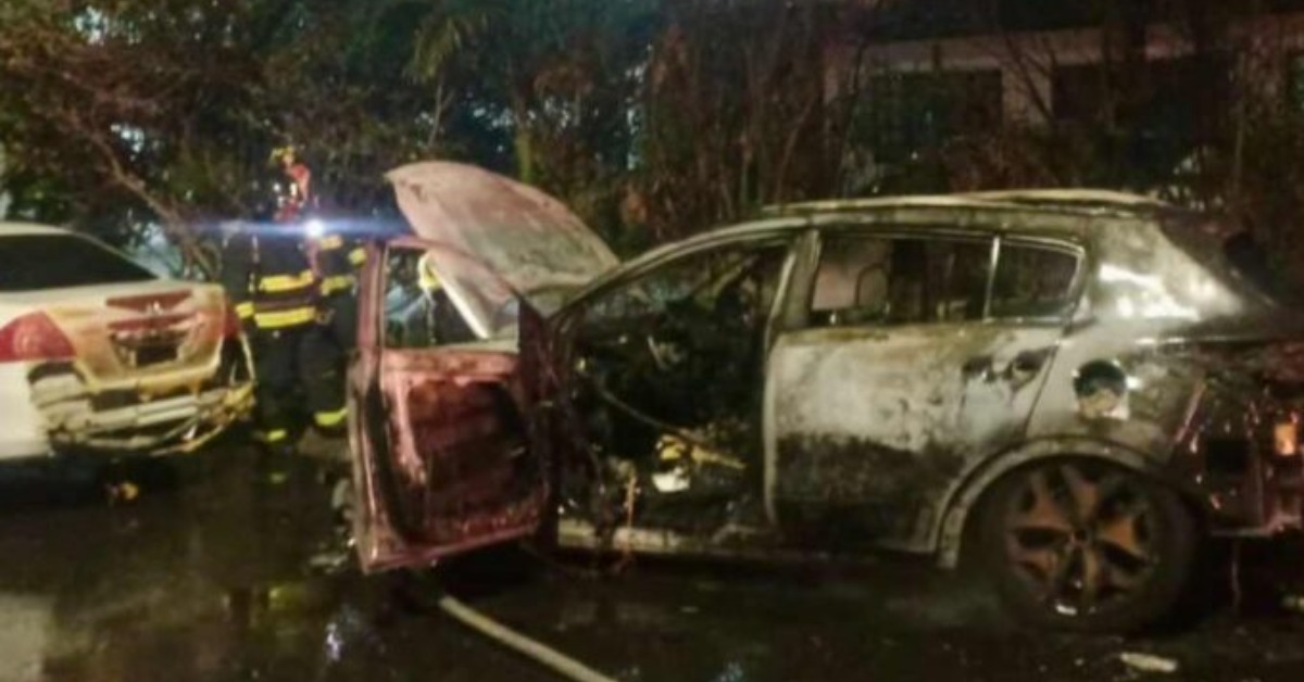 SUV Burns in Downtown Playa del Carmen After Smoke Alert